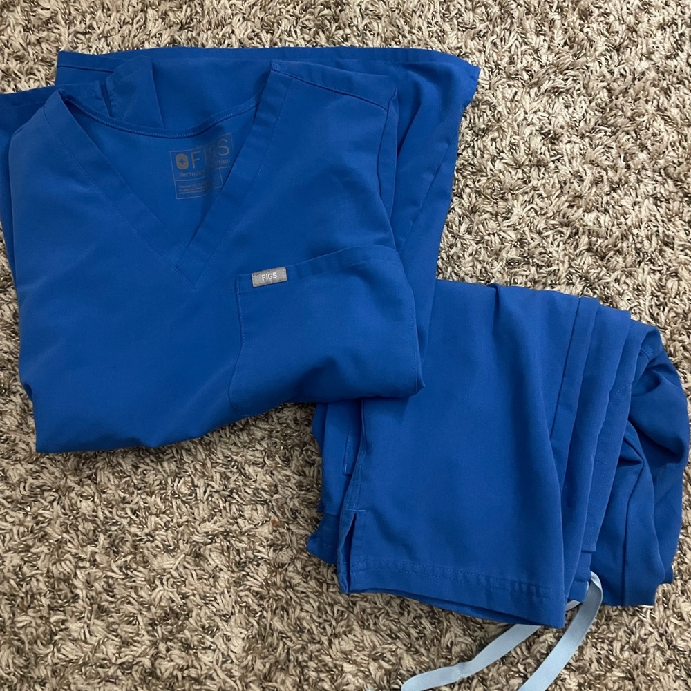 FIGS scrub top and bottom bundle